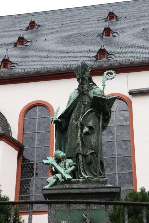 마인츠의 성 라바노 마우로_photo by Oliver Abels_at the Church of St Walburga in Winkel_Germany.JPG